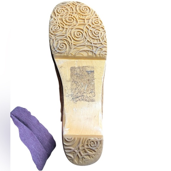 UGG Kalie Chestnut Suede Y2K
Sheepskin Lined Wood Sole Mule
Clogs 5426 Size 9 - Picture 6 of 10